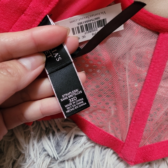 🍒NWT🍒 VS LINED PLUNGE BUSTIER 32D - Picture 4 of 9